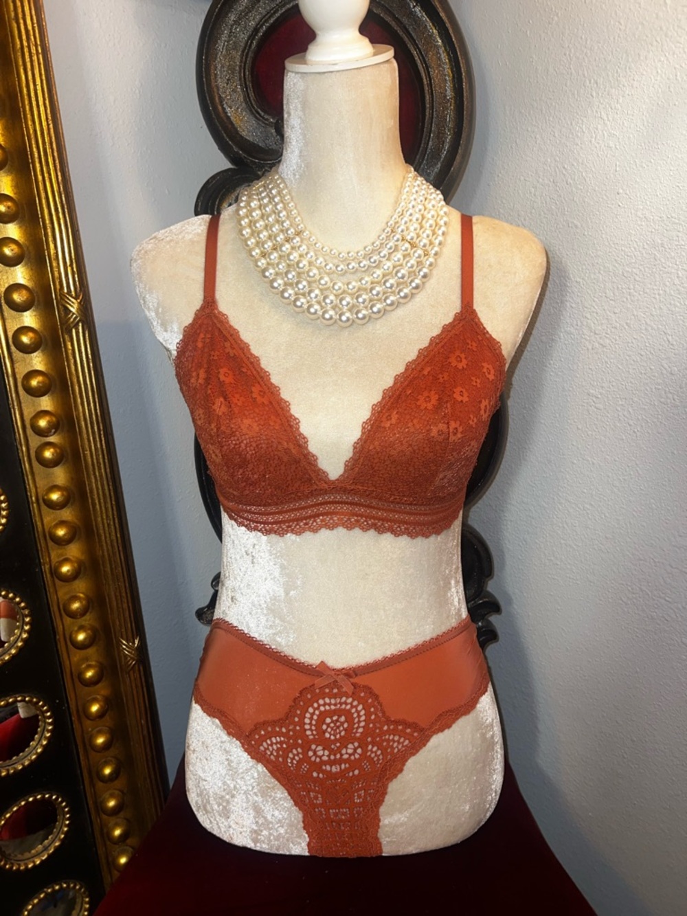 Brand New victoria's secret Dream Angel Lace large bra and small panties set